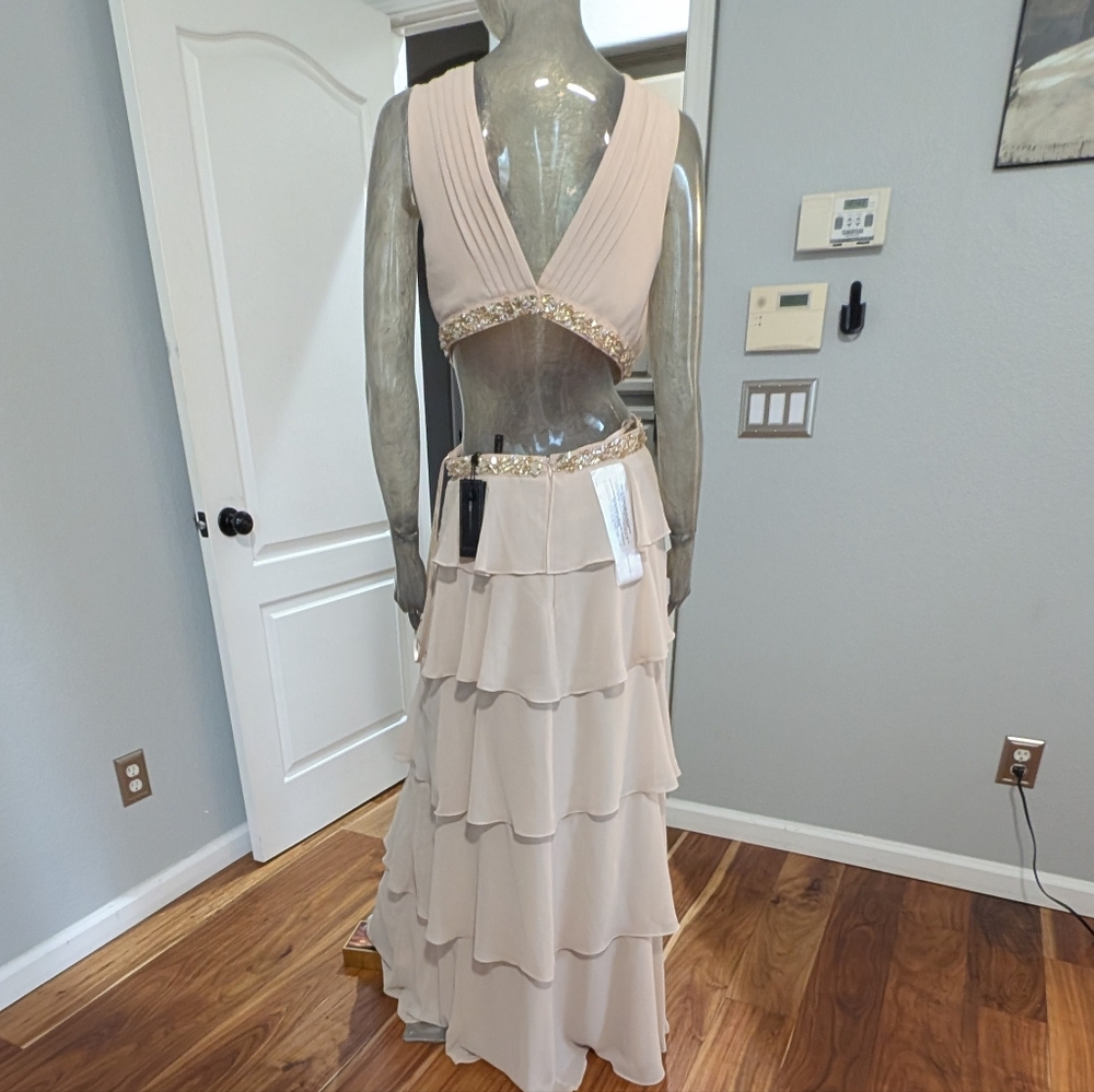 BCBG Maxazria Thassia Elegant Lined Layered Evening Gown Size 10 Nwt ❤️ - Picture 4 of 13